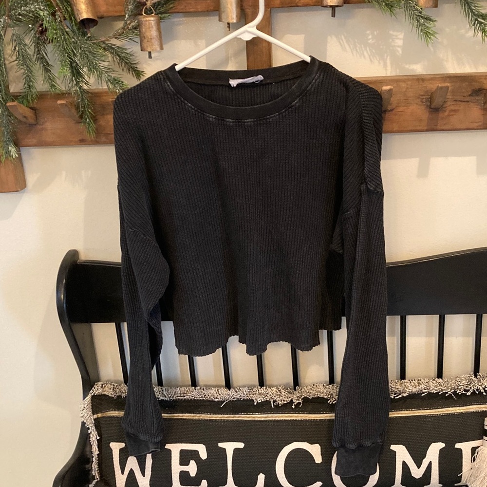 Double Zero Black Ribbed Cropped Long Sleeve Top